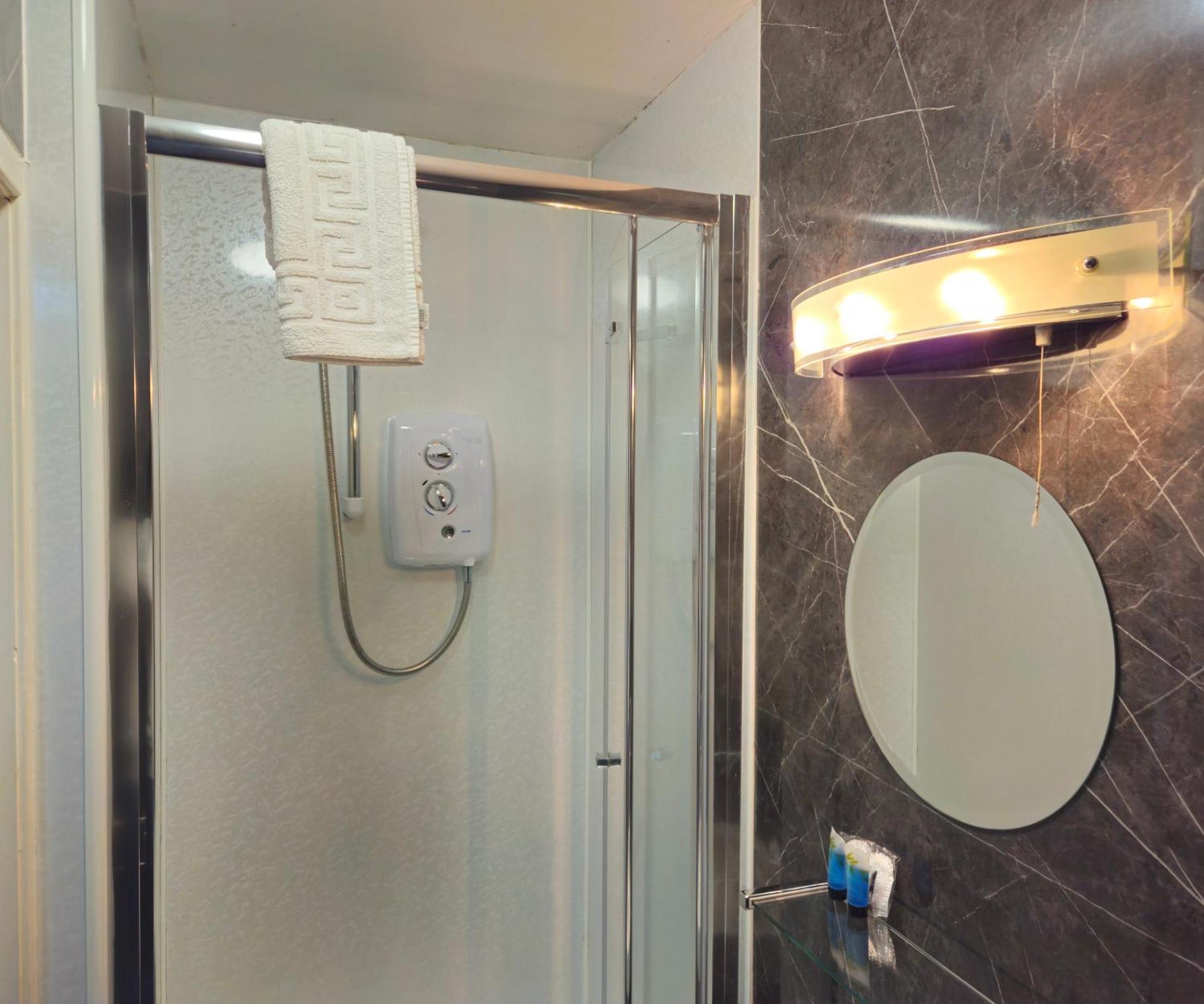 The County Hotel - Self Check-In, Ultra Fast Wi-Fi, Free Parking, Central Location Selkirk Esterno foto