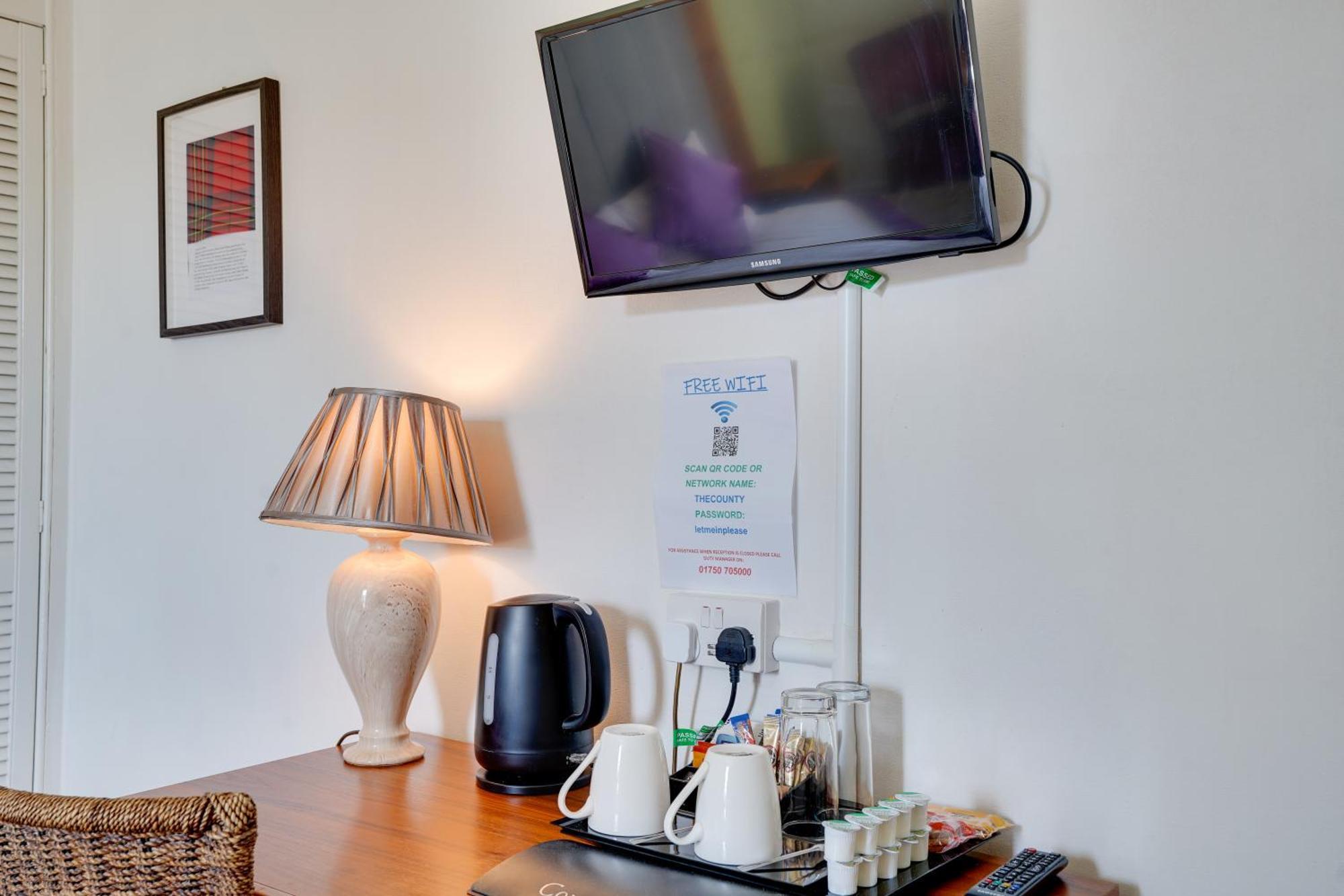 The County Hotel - Self Check-In, Ultra Fast Wi-Fi, Free Parking, Central Location Selkirk Esterno foto